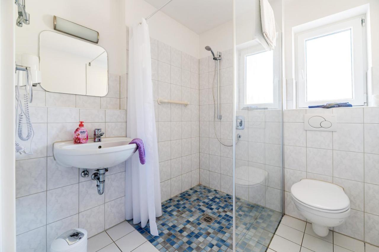 Hotel Am Kirchplatz Uberlingen Esterno foto